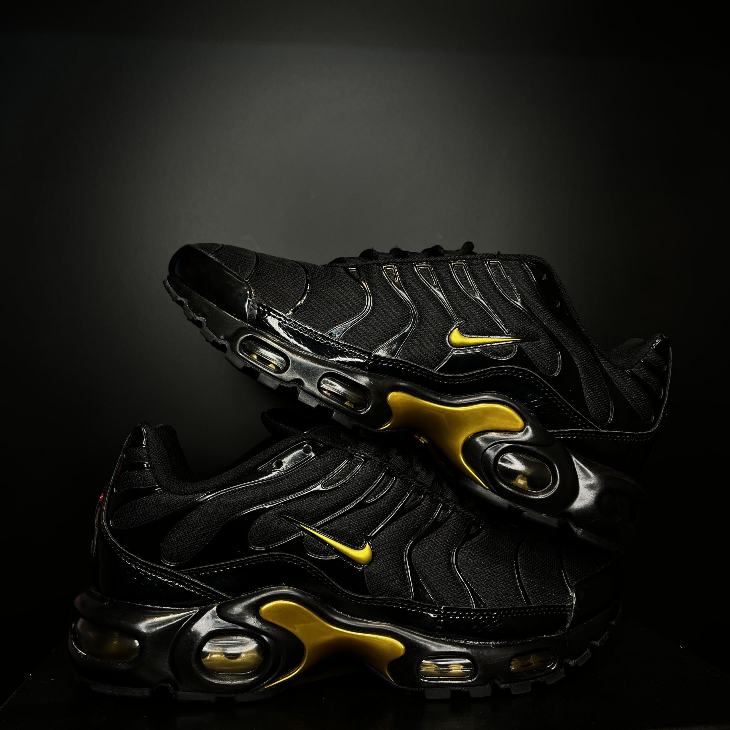 AIR MAX TN BLACK METALLIC GOLD