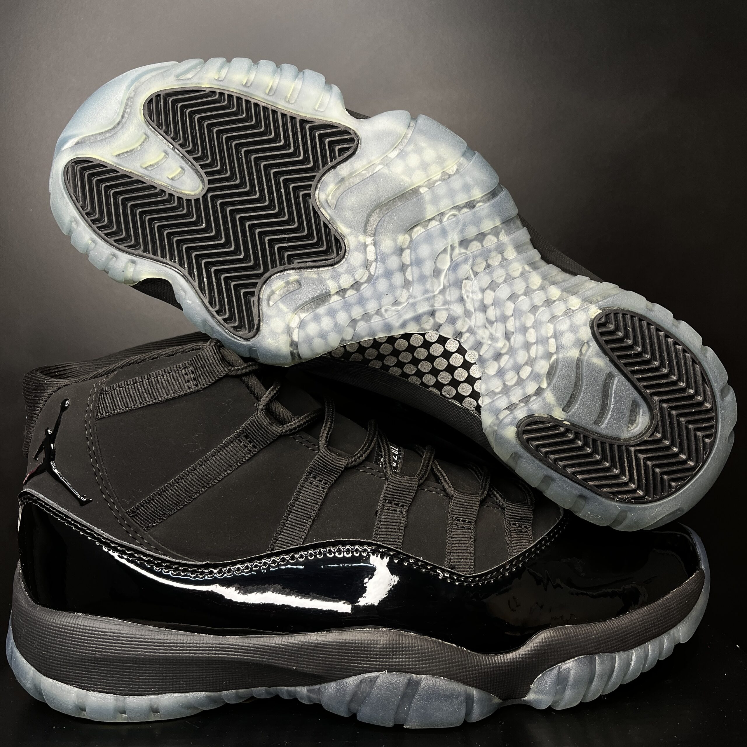 JORDAN RETRO 11 CAP AND GOWN - Imagen 2