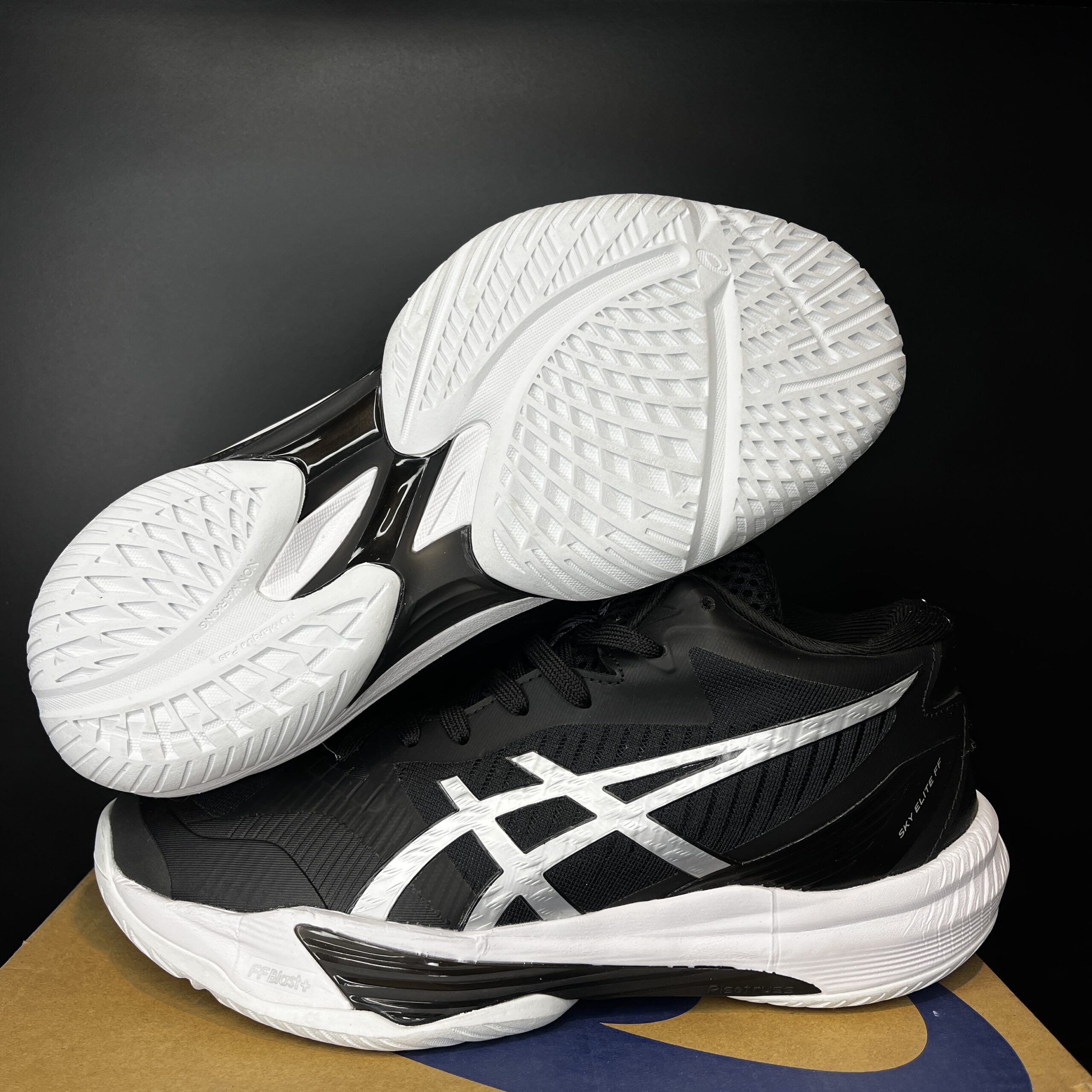 ASICS SKY ELTE Ff3 MID BLACK - Imagen 2