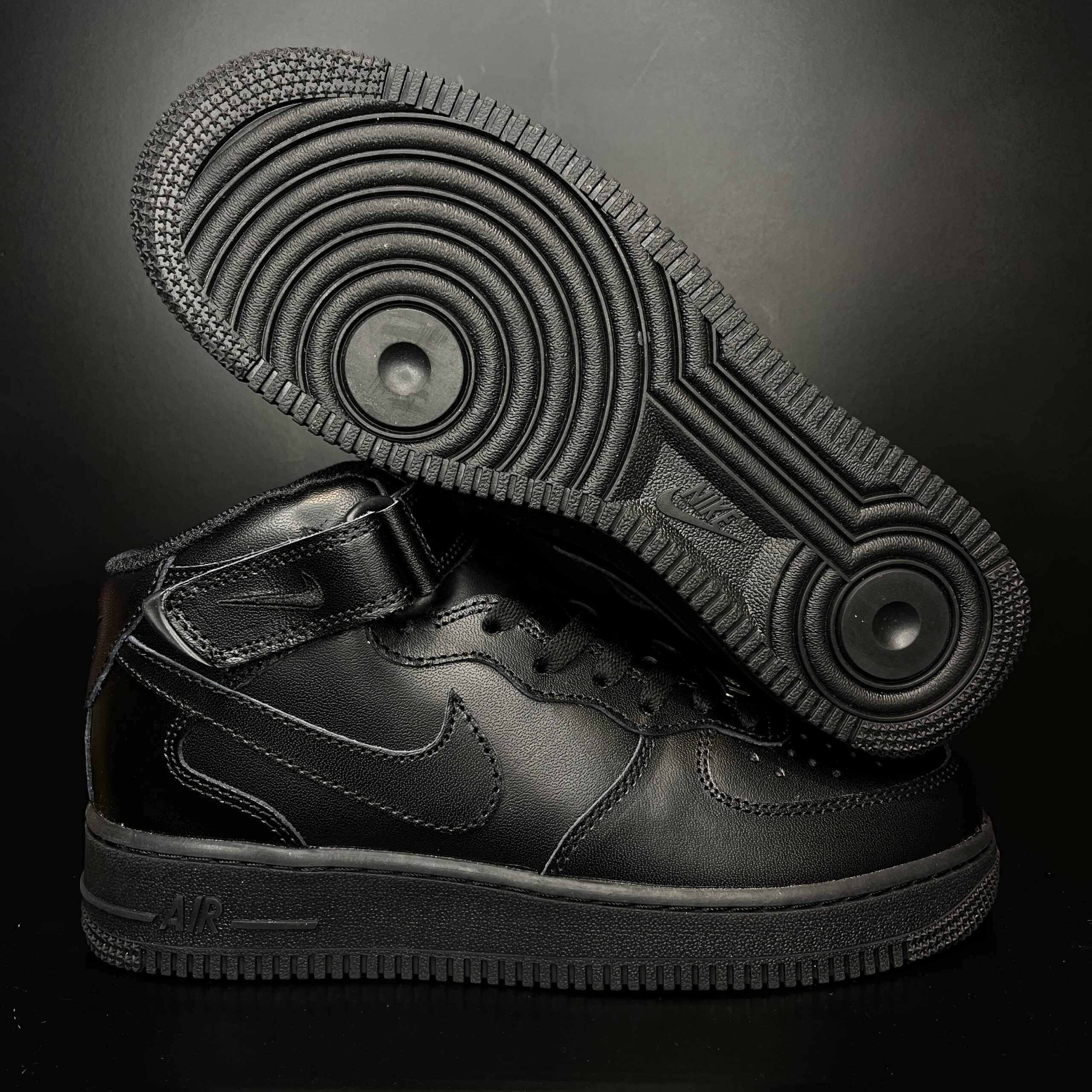 AIR FORCE ONE MID TRIPLE BLACK - Imagen 3