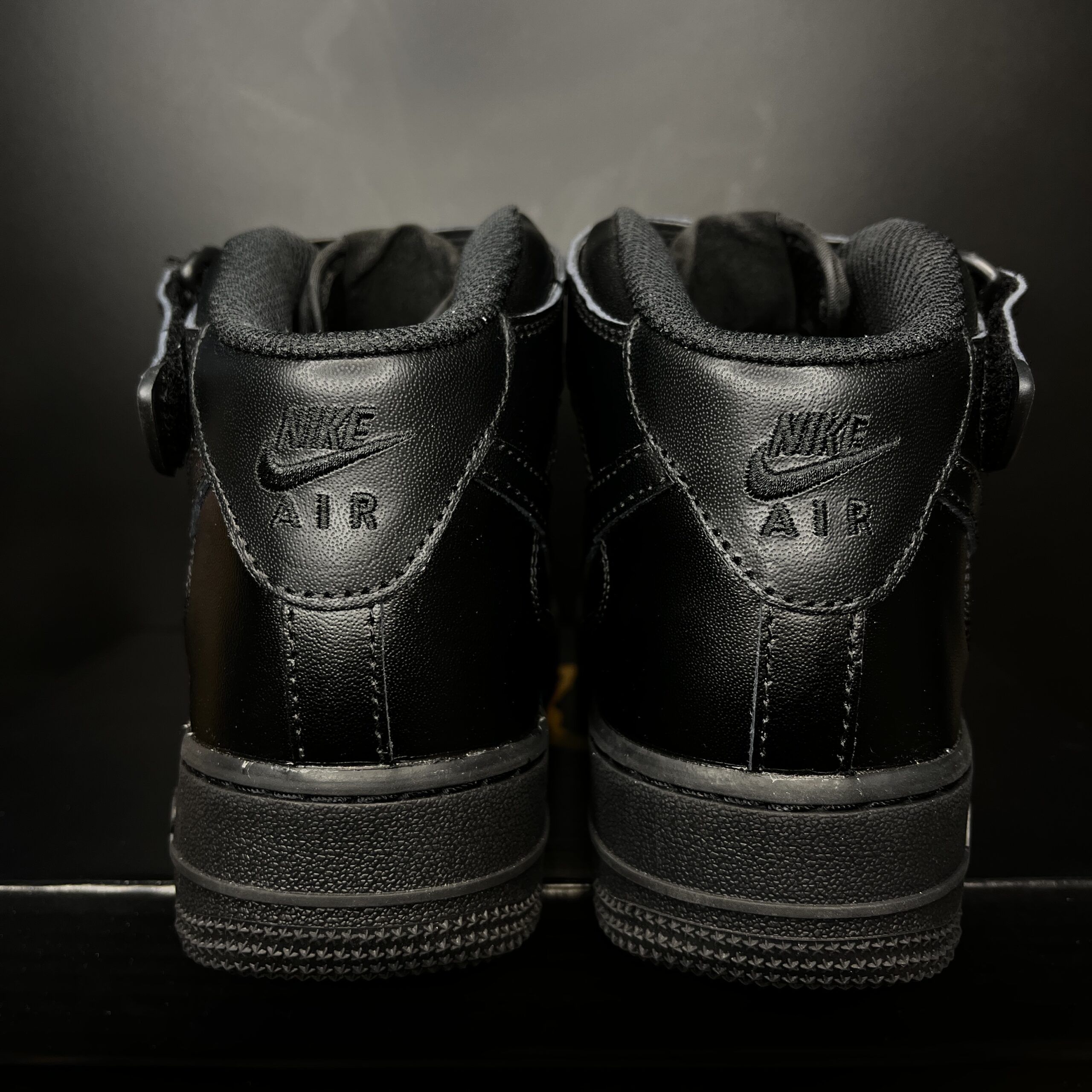 AIR FORCE ONE MID TRIPLE BLACK - Imagen 2