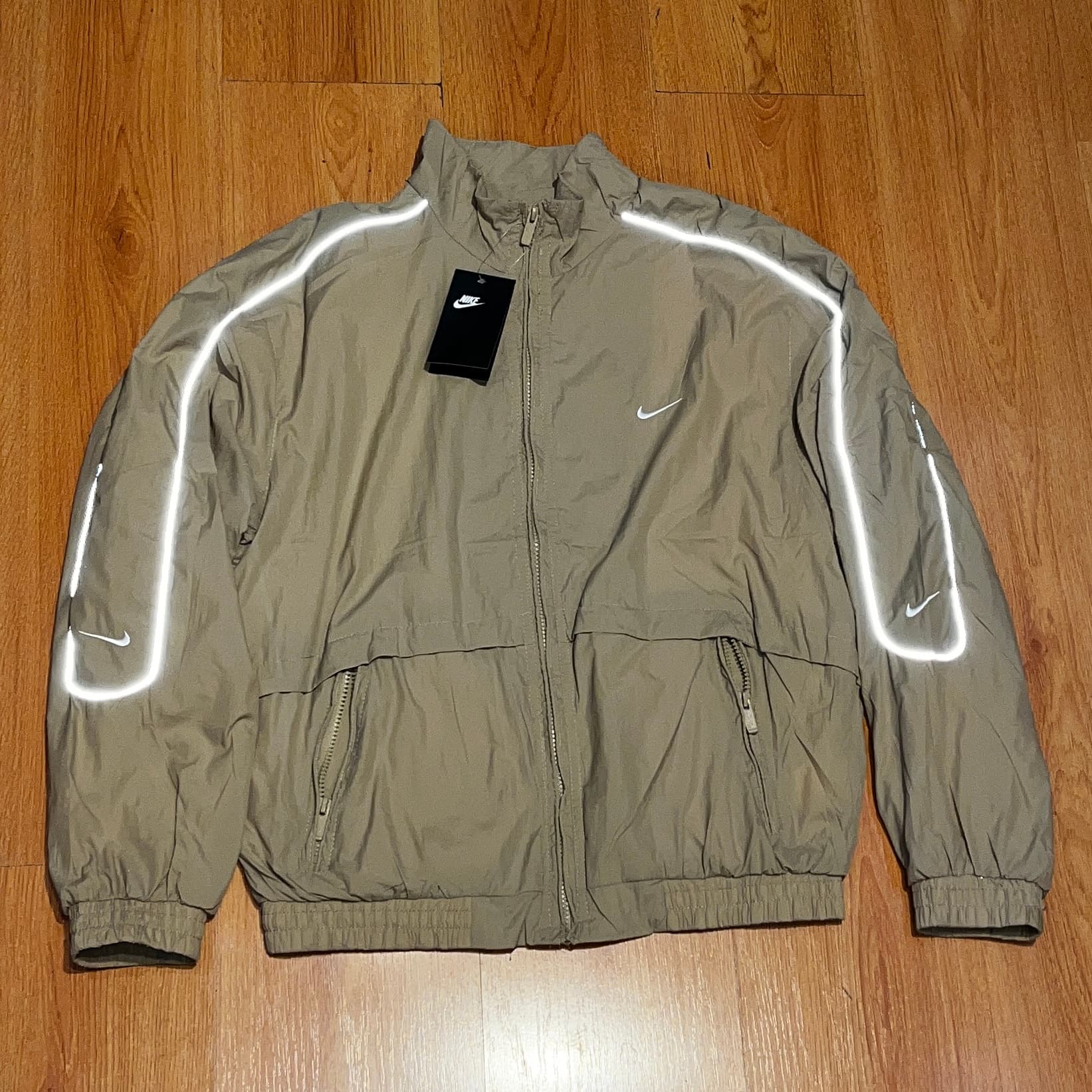 CAMPERA NIKE REFLEX BEIGE - Imagen 2