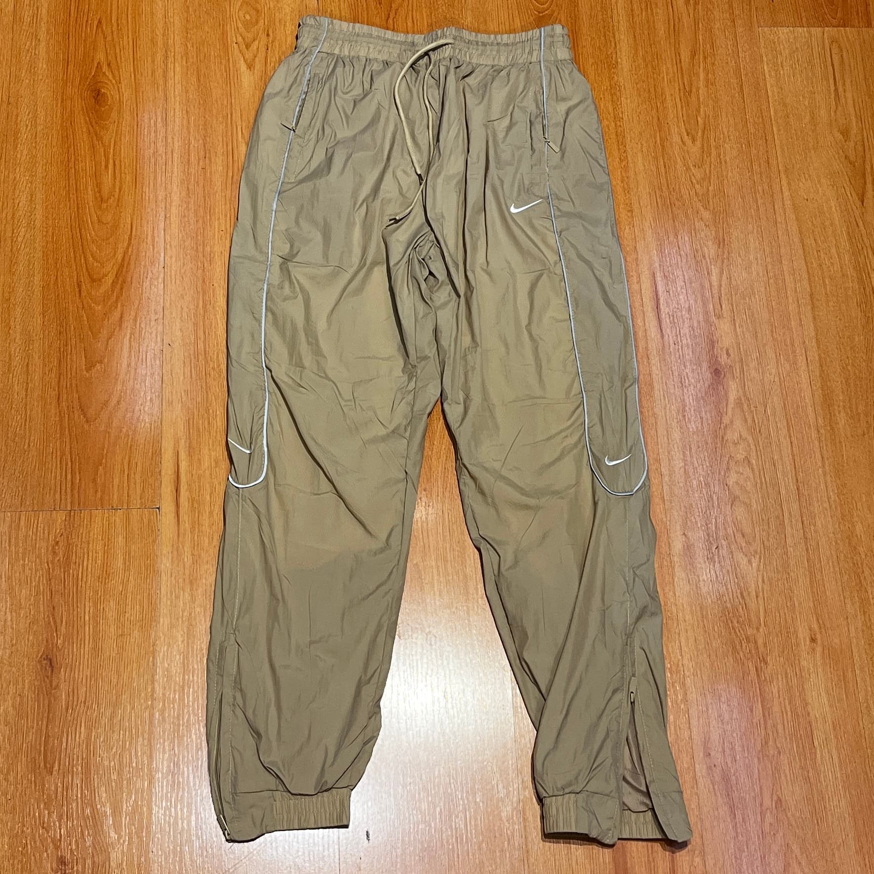 PANTALON NIKE REFLEX BEIGE - Imagen 2