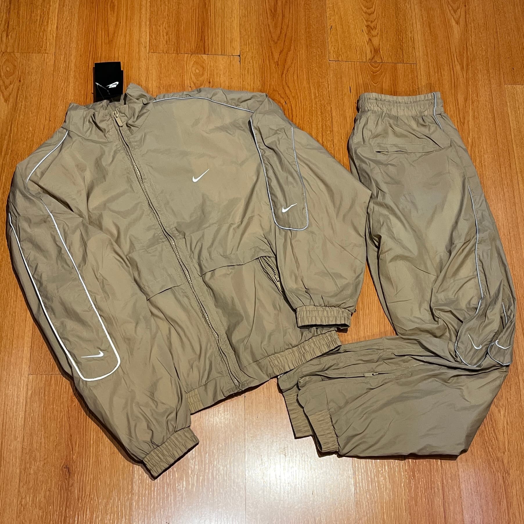 CONJUNTO NIKE REFLEX BEIGE - Imagen 2