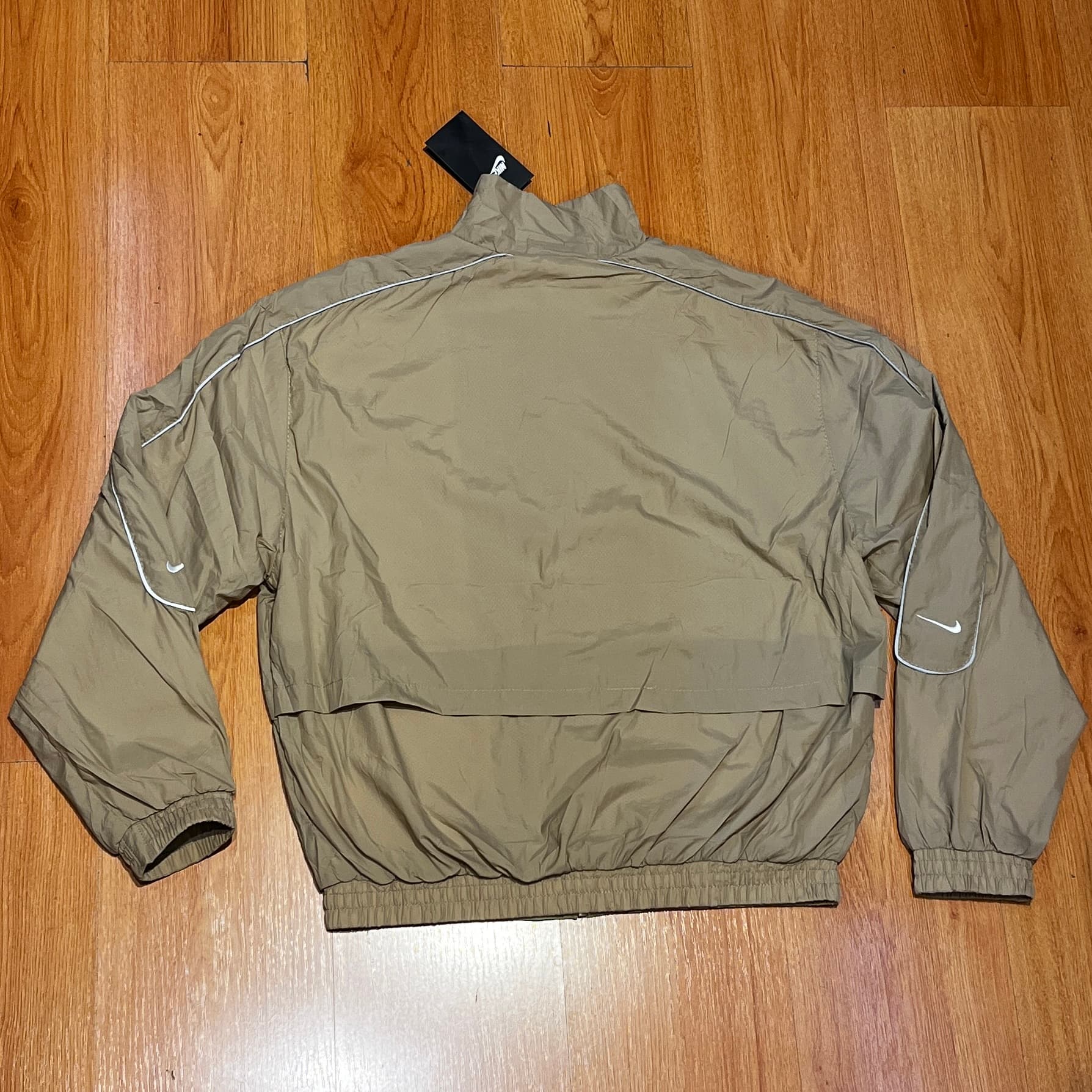 CAMPERA NIKE REFLEX BEIGE - Imagen 3