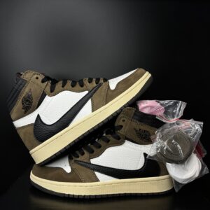 JORDAN RETRO 1 HIGH MOCA X TRAVIS SCOTT