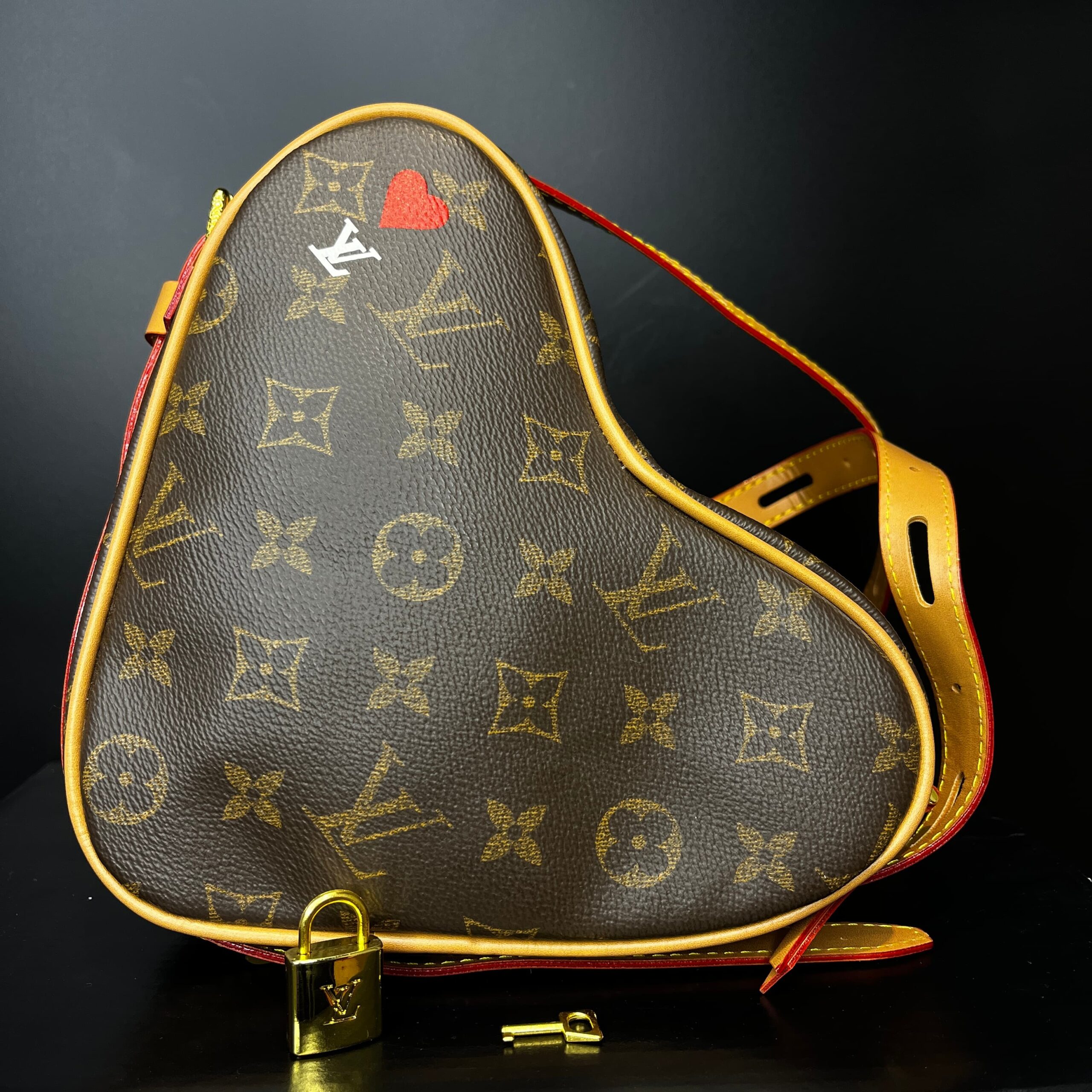 CARTERA CORAZON X LOUISVUITTON