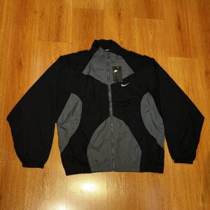 CAMPERA NIKE SPORTSWEAR BLACK AND GREY ROMPEVIENTO